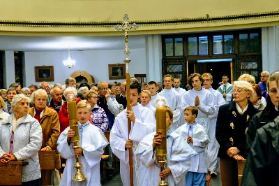 Mszy Świętej przewodniczył i homilię wygłosił ks. Piotr Fortuna - proboszcz parafii Matysówka. Liturgię oraz Różaniec przygotowały ss. Serafitki oraz ss. Felicjanki. fot. Andrzej Kotowicz