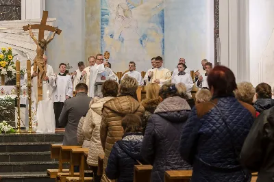 13 października 2022 r. w kościele katedralnym w Rzeszowie odbyło się ostatnie w tym roku Nabożeństwo Fatimskie. Mszy Świętej przewodniczył ks. Andrzej Szpaczyński, ojciec duchowny Wyższego Seminarium Duchownego w Rzeszowie, zaś homilię wygłosił ks. Adam Kubiś, rektor seminarium. W liturgii wzięli udział alumni rzeszowskiego seminarium. 
fot. Joanna Prasoł