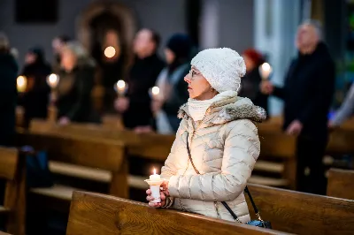 W czwartek (7 grudnia) w wigilię Niepokalanego Poczęcia NMP modliliśmy się śpiewem Akatystu ku czci Bogurodzicy. Śpiew prowadziła Katedralna Schola Liturgiczna pod dyrekcją ks. Juliana Wybrańca. Nabożeństwu przewodniczył ks. Jakub Oczkowicz.
fot. Tomasz Chrobak