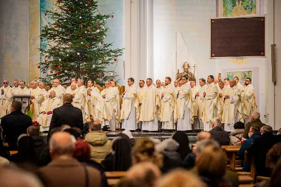 8 czerwca 2019 r. w Katedrze Rzeszowskiej jedenastu diakonów naszej diecezji przyjęło sakrament kapłaństwa.  Do grona neoprezbiterów diecezji rzeszowskiej należą: ks. Kamil Bambrowicz z parafii Narodzenia Najświętszej Maryi Panny w Gorlicach, ks. Hubert Cop z parafii Matki Bożej Częstochowskiej i św. Józefa w Lutoryżu, ks. Jakub Gunia z parafii Najświętszej Maryi Panny Królowej Polski i św. Antoniego z Padwy w Strażowie, ks. Mateusz Juszczyk z parafii Dobrego Pasterza w Jaśle, ks. Arkadiusz Król z parafii św. Małgorzaty w Żurowej, ks. Jarosław Młodecki z parafii Trójcy Świętej w Bieździedzy, ks. Jakub Oczkowicz z parafii św. Andrzeja Boboli w Gorlicach, ks. Bartłomiej Ołyniec z parafii św. Judy Tadeusza w Rzeszowie, ks. Grzegorz Petka z parafii św. Stanisława Biskupa i Męczennika w Dobrzechowie, ks. Dominik Wacław z parafii św. Stanisława Biskupa i Męczennika w Boguchwale i ks. Rafał Wesołowski z parafii św. Michała Archanioła w Nockowej.  Mszy św. przewodniczył i święceń udzielił bp Jan Wątroba. W Eucharystii uczestniczyło około stu księży, m.in: przełożeni Wyższego Seminarium Duchownego w Rzeszowie oraz proboszczowie i wikariusze z parafii rodzinnych neoprezbiterów.  fot. WSD Rzeszów