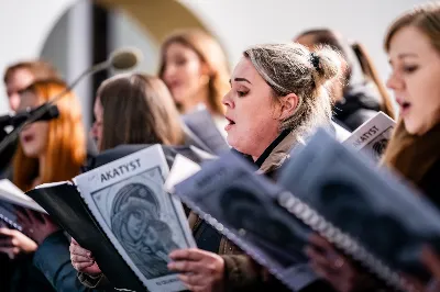 W czwartek (7 grudnia) w wigilię Niepokalanego Poczęcia NMP modliliśmy się śpiewem Akatystu ku czci Bogurodzicy. Śpiew prowadziła Katedralna Schola Liturgiczna pod dyrekcją ks. Juliana Wybrańca. Nabożeństwu przewodniczył ks. Jakub Oczkowicz.
fot. Tomasz Chrobak