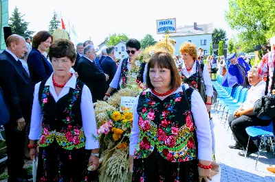 W niedzielę 25.08.2019 r. przy Katedrze Rzeszowskiej odbyły się Dożynki Diecezjalne. Do Parku Papieskiego przyjechało 73 delegacje z wieńcami dożynkowymi. fot. Andrzej Kotowicz