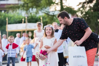 W piątek 28 czerwca obchodziliśmy Uroczystość Najświętszego Serca Pana Jezusa. Jest to nasze święto patronalne złączone z możliwością zyskania odpustu zupełnego. Uroczystej sumie odpustowej przewodniczył bp Edward Białogłowski. Kaznodzieją odpustowym był ks. dr Łukasz Hendzel. fot.: www.facebook.com/Fotografiarzeszow https://fotografiarzeszow.com.pl/