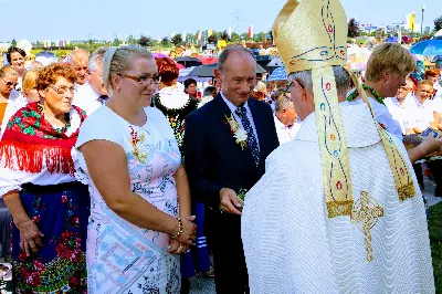 W niedzielę 25.08.2019 r. przy Katedrze Rzeszowskiej odbyły się Dożynki Diecezjalne. Do Parku Papieskiego przyjechało 73 delegacje z wieńcami dożynkowymi. fot. Andrzej Kotowicz