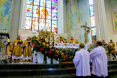 W niedzielę 7 czerwca podczas Mszy Świętej o godz. 12.00 we wspólnocie parafialnej dziękowaliśmy Panu Bogu za 60 lat kapłaństwa ks. inf. Stanisława Maca - pierwszego proboszcza i budowniczego naszej Katedry. fot. Joanna Prasoł, Andrzej Kotowicz