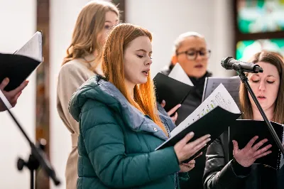 W czwartek (7 grudnia) w wigilię Niepokalanego Poczęcia NMP modliliśmy się śpiewem Akatystu ku czci Bogurodzicy. Śpiew prowadziła Katedralna Schola Liturgiczna pod dyrekcją ks. Juliana Wybrańca. Nabożeństwu przewodniczył ks. Jakub Oczkowicz.
fot. Tomasz Chrobak