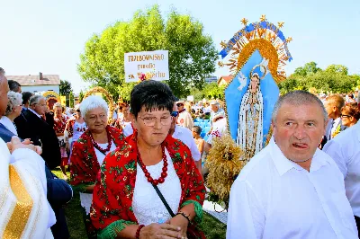 W niedzielę 25.08.2019 r. przy Katedrze Rzeszowskiej odbyły się Dożynki Diecezjalne. Do Parku Papieskiego przyjechało 73 delegacje z wieńcami dożynkowymi. fot. Andrzej Kotowicz