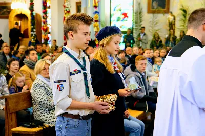 W Niedzielę Palmową młodzież diecezji rzeszowskiej modliła się z bp. Janem Wątrobą w Rzeszowie.  Rzeszowskie spotkanie rozpoczęło się o godz. 11.00 przy obelisku w centrum Parku Papieskiego. Tam odbył się konkurs na najdłuższą palmę, który prowadził ks. Krzysztof Golas, diecezjalny duszpasterz młodzieży. Najdłuższe palmy przekraczały 10 metrów wysokości.  Na placu przed katedrą odbyła się pierwsza część liturgii Niedzieli Palmowej, podczas której zebrani wysłuchali Ewangelię o wjeździe Jezusa do Jerozolimy, a bp Wątroba pobłogosławił palmy.  Już w katerze odbyła się Msza św., której przewodniczył biskup rzeszowski. Eucharystię koncelebrowało ponad dwudziestu księży, głównie duszpasterze młodzieży.  fot. Andrzej Kotowicz, Olga Cyburt