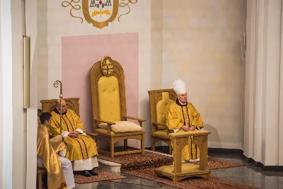 Pasterce w naszej Katedrze przewodniczył bp Jan Wątroba. Czuwanie przed Pasterką prowadziła młodzież naszej parafii. fot. Fotografiarzeszow