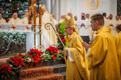 W poniedziałek 27 grudnia 2021 r. w naszej Katedrze duchowni i świeccy modlili się w intencji bpa Jana Wątroby w dniu imienin.  fot. Paulina Lęcznar