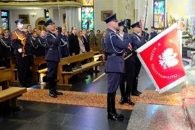 9 listopada 2018 r. w Rzeszowie odbyły się Ogólnopolskie Obchody Narodowego Święta Niepodległości w Służbie Więziennej. W uroczystościach wzięli udział funkcjonariusze z całego kraju. 150 z nich otrzymało awanse na wyższe stopnie służbowe.  Ogólnopolskie obchody Narodowego Święta Niepodległości w Służbie Więziennej rozpoczęły się od Mszy Świętej w Katedrze Rzeszowskiej, której przewodniczył ordynariusz bp Jan Wątroba.  Dalsza część uroczystości odbyła się w G2A Arena w Jasionce. Tam wręczono medale „Semper Paratus”, które przyznawane są pracownikom i funkcjonariuszom Służby Więziennej, którzy wyróżnili się odwagą lub dokonali czynu ratującego zdrowie i życie.  fot. kpt. Krzysztof Kania