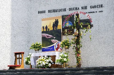 W uroczystość Najświętszego Ciała i Krwi Chrystusa Mszy Świętej w naszej Katedrze przewodniczył ks. proboszcz Krzysztof Gołąbek. Homilię wygłosił ks. Julian Wybraniec - wikariusz katedralny. Po zakończeniu liturgii wyruszyła procesja eucharystyczna do czterech ołtarzy rozmieszczonych wokół Katedry. W roku setnej rocznicy urodzin św. Jana Pawła II każdy z ołtarzy zawierał wizerunek Ojca Świętego i hasła inspirowane encykliką papieża pt. „Ecclesia de Eucharistia”: „Eucharystia sercem świata”, „Żyjemy dzięki Eucharystii”, „Eucharystia tworzy wspólnotę” i „Eucharystia bramą do nieba”. 