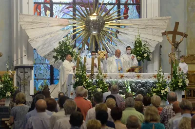 W sobotę 13 czerwca przeżywaliśmy uroczyste Nabożeństwo Fatimskie. Naszym modlitwom przewodniczył ks. Krzysztof Gołąbek - proboszcz naszej Katedry. Homilię wygłosił ks. dr Krzysztof Golas. O godz. 18.40 zostały przedstawione prośby i podziękowania do Matki Bożej Fatimskiej, w intencji których sprawowana była także Msza Święta. Po Mszy Świętej wyruszyła procesja z figurą Matki Bożej. Nabożeństwo zakończył Apel Jasnogórski.  fot. Joanna Prasoł