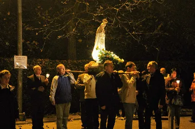 Mszy Świętej przewodniczył i homilię wygłosił ks. Piotr Fortuna - proboszcz parafii Matysówka. Liturgię oraz Różaniec przygotowały ss. Serafitki oraz ss. Felicjanki. fot. Andrzej Kotowicz