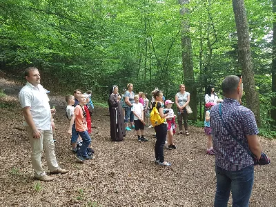 W czwartek 22.06.2017 r. dzieci, które w tym roku przystąpiły do I Komunii Świętej, udały się wraz z ks. Julianem i s. Karolą na pielgrzymkę dziękczynną do Kalwarii Pacławskiej i Przemyśla.