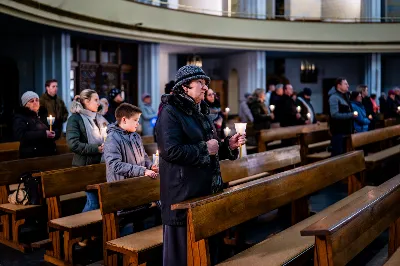 W czwartek (7 grudnia) w wigilię Niepokalanego Poczęcia NMP modliliśmy się śpiewem Akatystu ku czci Bogurodzicy. Śpiew prowadziła Katedralna Schola Liturgiczna pod dyrekcją ks. Juliana Wybrańca. Nabożeństwu przewodniczył ks. Jakub Oczkowicz.
fot. Tomasz Chrobak