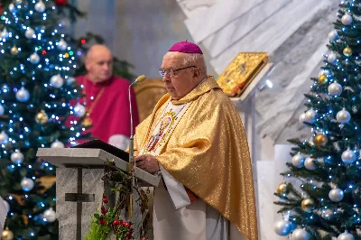 13 października 2022 r. w kościele katedralnym w Rzeszowie odbyło się ostatnie w tym roku Nabożeństwo Fatimskie. Mszy Świętej przewodniczył ks. Andrzej Szpaczyński, ojciec duchowny Wyższego Seminarium Duchownego w Rzeszowie, zaś homilię wygłosił ks. Adam Kubiś, rektor seminarium. W liturgii wzięli udział alumni rzeszowskiego seminarium. 
fot. Joanna Prasoł