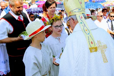 W niedzielę 25.08.2019 r. przy Katedrze Rzeszowskiej odbyły się Dożynki Diecezjalne. Do Parku Papieskiego przyjechało 73 delegacje z wieńcami dożynkowymi. fot. Andrzej Kotowicz