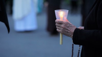 W czwartek 13 maja przeżywaliśmy uroczyste Nabożeństwo Fatimskie. Naszym modlitwom przewodniczył ks. dr Sławomir Jeziorski, prefekt i wykładowca Wyższego Seminarium Duchownego w Rzeszowie. O godz. 18.45 zostały przedstawione prośby i podziękowania do Matki Bożej Fatimskiej, w intencji których sprawowana była także Msza Święta. W koncelebrze uczestniczył ks. Piotr Tarnawski, radca Nuncjatury Apostolskiej w Moskwie, ks. Jan Młynarczyk, emerytowany proboszcz parafii Matki Bożej Królowej Polski i św. Jana Kantego w Sandomierzu i ks. Krzysztof Gołąbek, proboszcz parafii katedralnej i kustosz sanktuarium. Po Mszy Świętej wyruszyła procesja z figurą Matki Bożej. Nabożeństwo zakończył Apel Jasnogórski. fot. Małgorzata Ryndak