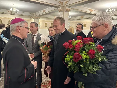 W liturgiczne wspomnienie św. Jana Apostoła (27.12) bp Jan Wątroba przewodniczył Mszy św. w katedrze rzeszowskiej. Eucharystię koncelebrowali abp Edward Nowak, bp Edward Białogłowski, bp Kazimierz Górny, a także ponad 60 kapłanów, którzy wraz z wiernymi modlili się w intencji Biskupa Rzeszowskiego z okazji jego imienin.