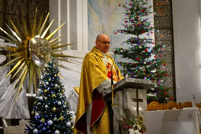 Pasterce w naszej Katedrze przewodniczył ks. Krzysztof Gołąbek - proboszcz.  fot. Andrzej Kotowicz