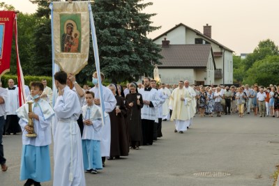 We wtorek 13 lipca przeżywaliśmy uroczyste Nabożeństwo Fatimskie. Naszym modlitwom przewodniczył ks. Patryk Chmielewski SDB. O godz. 18.40 zostały przedstawione prośby i podziękowania do Matki Bożej Fatimskiej, w intencji których sprawowana była także Msza Święta. Po Mszy Świętej wyruszyła procesja z figurą Matki Bożej. Nabożeństwo zakończył Apel Jasnogórski. fot. Joanna Prasoł