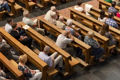 W niedzielę (7 sierpnia 2022 r.) o godz. 20.00 w naszej Katedrze odbył się kolejny koncert w ramach Podkarpackiego Festiwalu Organowego. Wystąpił jego pomysłodawca, założyciel i od 32 lat dyrektor - Marek Stefański. Koncert był również okazją do nabycia wydanej niedawno płyty "Organy Katedry Rzeszowskiej".
fot. Joanna Prasoł