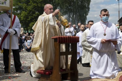 W uroczystość Najświętszego Ciała i Krwi Chrystusa Mszy Świętej w naszej Katedrze przewodniczył ks. proboszcz Krzysztof Gołąbek. Homilię wygłosił ks. Krzysztof Golas - wikariusz katedralny. Po zakończeniu liturgii wyruszyła procesja eucharystyczna do czterech ołtarzy rozmieszczonych wokół Katedry. fot. Joanna Prasoł