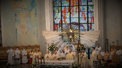 W piątek 19 czerwca świętowaliśmy Uroczystość Najświętszego Serca Pana Jezusa - odpust w naszej Katedrze. Kaznodzieją odpustowym był ks. Rafał Brej - wikariusz katedralny w latach 2004-2007, a obecnie dyrektor Ośrodka Rekolekcyjnego w Lipinkach. Uroczystej Mszy Świętej o godz. 18.00 przewodniczył bp Stanisław Jamrozek, który także wygłosił homilię. fot. Małgorzata Ryndak