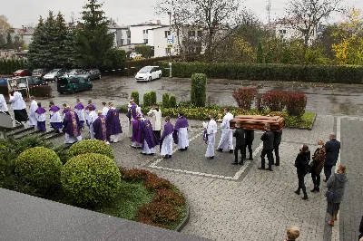 W środę 4 listopada o godz. 15.00 miała miejsce eksporta śp. ks. inf. Stanisława Maca. Mszy Świętej przewodniczył bp Stanisław Jamrozek, homilię wygłosił ks. Marek Pieńkowski.