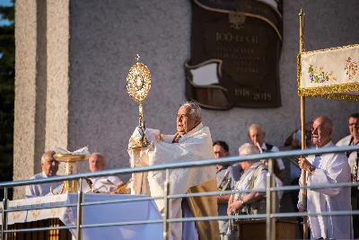 W piątek 28 czerwca obchodziliśmy Uroczystość Najświętszego Serca Pana Jezusa. Jest to nasze święto patronalne złączone z możliwością zyskania odpustu zupełnego. Uroczystej sumie odpustowej przewodniczył bp Edward Białogłowski. Kaznodzieją odpustowym był ks. dr Łukasz Hendzel. fot.: www.facebook.com/Fotografiarzeszow https://fotografiarzeszow.com.pl/