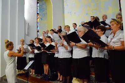 9 listopada 2018 r. w Rzeszowie odbyły się Ogólnopolskie Obchody Narodowego Święta Niepodległości w Służbie Więziennej. W uroczystościach wzięli udział funkcjonariusze z całego kraju. 150 z nich otrzymało awanse na wyższe stopnie służbowe.  Ogólnopolskie obchody Narodowego Święta Niepodległości w Służbie Więziennej rozpoczęły się od Mszy Świętej w Katedrze Rzeszowskiej, której przewodniczył ordynariusz bp Jan Wątroba.  Dalsza część uroczystości odbyła się w G2A Arena w Jasionce. Tam wręczono medale „Semper Paratus”, które przyznawane są pracownikom i funkcjonariuszom Służby Więziennej, którzy wyróżnili się odwagą lub dokonali czynu ratującego zdrowie i życie.  fot. kpt. Krzysztof Kania