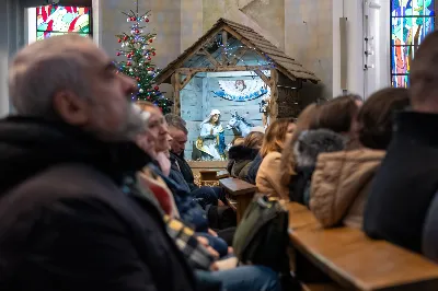 W niedzielę 22 stycznia 2023 r. podczas Mszy Świętej o godz. 12.00 posługę muzyczną podjął nasz Katedralny Chór Chłopięco-Męski „Pueri Cantores Resovienses” pod dyrekcją Edyty Kotuli oraz Angeliki Pacuty. Po Eucharystii miał miejsce koncert Chóru, w którego programie znalazł się bogaty repertuar kolęd, pastorałek i bożonarodzeniowych pieśni. 
Podczas koncertu wystąpili gościnnie: sopranistka – Katarzyna Bembenek wraz z akompaniatorem – Grzegorzem Mazurem oraz skrzypek Paweł Dubiel, któremu towarzyszył chórzysta i pianista – Maksymilian Rogóż.
fot. Joanna Prasoł
