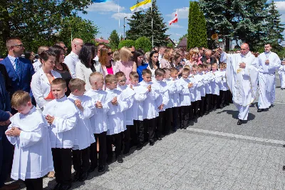 W niedzielę 13 maja 2018 r. 139 dzieci przyjęło w Katedrze Rzeszowskiej I Komunię Świętą. Mszy Świętej przewodniczył proboszcz Katedry ks. Krzysztof Gołąbek. Za przygotowanie dzieci do I Komunii Świętej odpowiadali: s. Karola oraz ks. Julian. fot. Grzegorz Slemp Photography