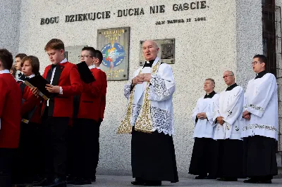 W piątek 8 czerwca obchodziliśmy Uroczystość Najświętszego Serca Pana Jezusa. Jest to nasze święto patronalne złączone z możliwością zyskania odpustu zupełnego. Uroczystej sumie odpustowej przewodniczył bp Kazimierz Górny. Kaznodzieją odpustowym był ks. Mieczysław Lignowski. fot. Joanna Prasoł