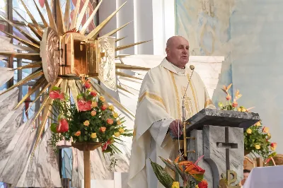 14 kwietnia 2022 r. o godz. 18.00 w naszej Katedrze rozpoczęła się Msza Wieczerzy Pańskiej, której przewodniczył bp Jan Wątroba. W koncelebrze uczestniczyli głównie księża z Parafii Katedralnej i z Wyższego Seminarium Duchownego w Rzeszowie. Po Komunii św. Najświętszy Sakrament przeniesiono do kaplicy adoracji zwanej "ciemnicą" przygotowaną w dolnym kościele Katedry.
fot. Joanna Prasoł