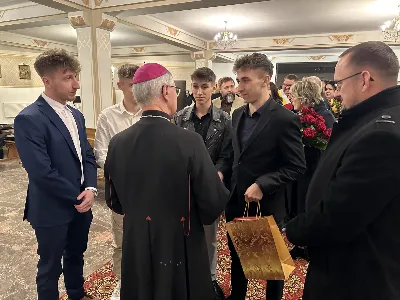 W liturgiczne wspomnienie św. Jana Apostoła (27.12) bp Jan Wątroba przewodniczył Mszy św. w katedrze rzeszowskiej. Eucharystię koncelebrowali abp Edward Nowak, bp Edward Białogłowski, bp Kazimierz Górny, a także ponad 60 kapłanów, którzy wraz z wiernymi modlili się w intencji Biskupa Rzeszowskiego z okazji jego imienin.