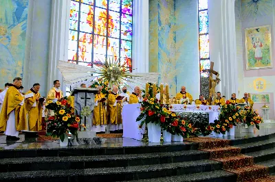 W niedzielę 7 czerwca podczas Mszy Świętej o godz. 12.00 we wspólnocie parafialnej dziękowaliśmy Panu Bogu za 60 lat kapłaństwa ks. inf. Stanisława Maca - pierwszego proboszcza i budowniczego naszej Katedry. fot. Joanna Prasoł, Andrzej Kotowicz