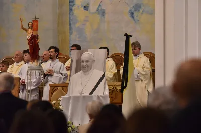 W czwartek, 24 kwietnia w Katedrze Rzeszowskiej bp Jan Wątroba odprawił Mszę św. w intencji zmarłego w Poniedziałek Wielkanocny papieża Franciszka.
fot. ks. Jakub Oczkowicz