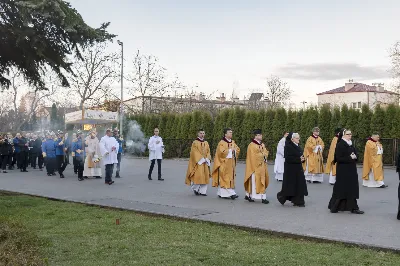 W Niedzielę Wielkanocną Mszy Świętej z procesją rezurekcyjną przewodniczył bp Edward Białogłowski.
fot. Joanna Prasoł