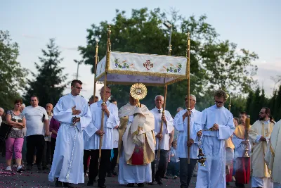 W piątek 28 czerwca obchodziliśmy Uroczystość Najświętszego Serca Pana Jezusa. Jest to nasze święto patronalne złączone z możliwością zyskania odpustu zupełnego. Uroczystej sumie odpustowej przewodniczył bp Edward Białogłowski. Kaznodzieją odpustowym był ks. dr Łukasz Hendzel. fot.: www.facebook.com/Fotografiarzeszow https://fotografiarzeszow.com.pl/