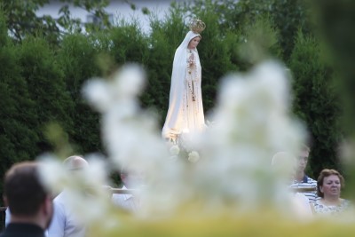 We wtorek 13 lipca przeżywaliśmy uroczyste Nabożeństwo Fatimskie. Naszym modlitwom przewodniczył ks. Patryk Chmielewski SDB. O godz. 18.40 zostały przedstawione prośby i podziękowania do Matki Bożej Fatimskiej, w intencji których sprawowana była także Msza Święta. Po Mszy Świętej wyruszyła procesja z figurą Matki Bożej. Nabożeństwo zakończył Apel Jasnogórski. fot. Joanna Prasoł