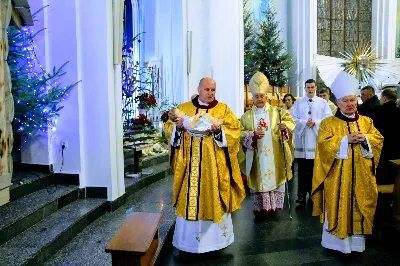 Pasterce w naszej Katedrze przewodniczył Ks. Bp Edward Białogłowski. Czuwanie przed Pasterką prowadziła młodzież z Oazy.
fot. Andrzej Kotowicz