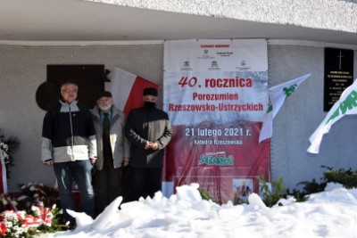 21 lutego 2021 r. w naszej Katedrze odbyły się obchody 40. rocznicy podpisania Porozumień Rzeszowsko-Ustrzyckich oraz 40. rocznicy powstania NSZZ Rolników Indywidualnych „Solidarność”. Mszy św. przewodniczył biskup rzeszowski Jan Wątroba. Eucharystię koncelebrowali m.in.: abp Adam Szal, metropolita przemyski, bp Kazimierz Górny, senior diecezji rzeszowskiej i bp Edward Białogłowski, biskup pomocniczy rzeszowski oraz delegat Konferencji Episkopatu Polski ds. Duszpasterstwa Rolników i Pszczelarzy. fot. Marian Majowicz 